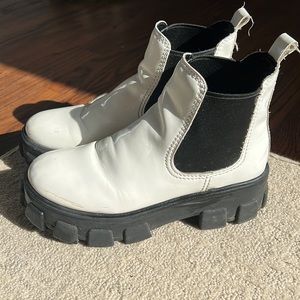 Darielle Chelsea boot